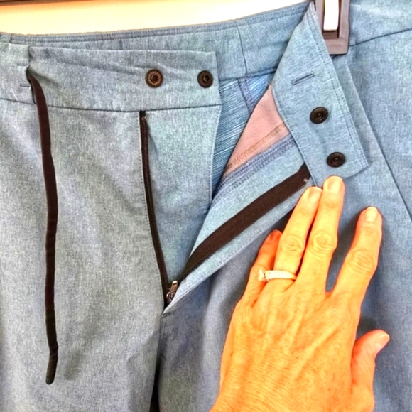 Lululemon Mens 3rd Street Shorts! - Picture 3 of 6